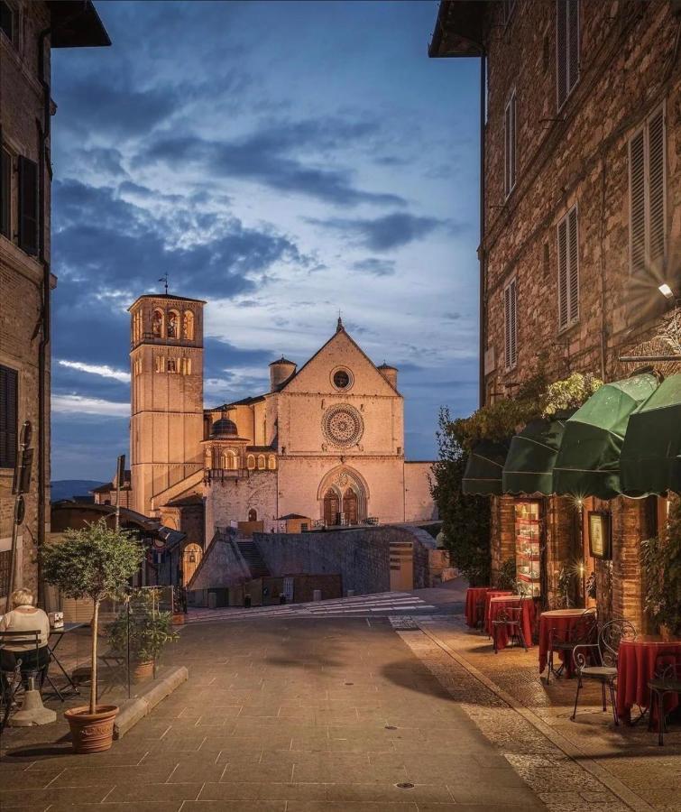 Francesco House Family Apartment Assisi Luaran gambar